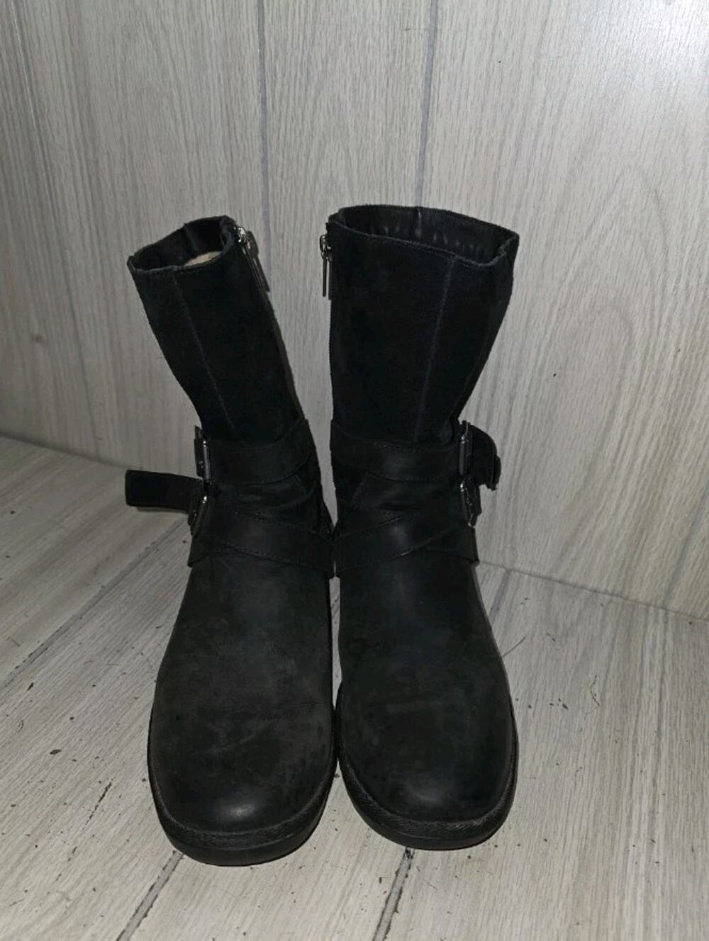 UGG Lorna Boot Black Suede Sherpa Lined Womens Size 9 Waterproof Winter Moto
